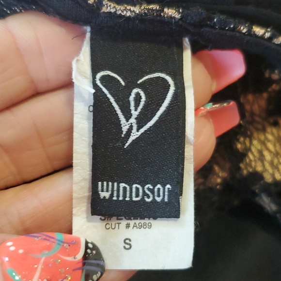 Adorable lace top - Picture 5 of 5